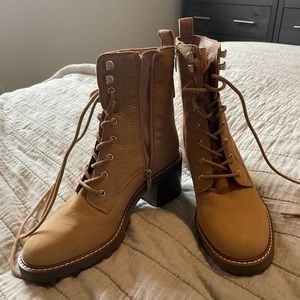NWT Crown Vintage heeled combat boot